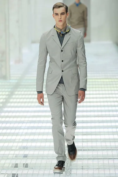 Look 19